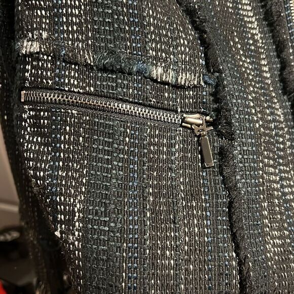 Ellie Tahari METALLIC TWEED BLAZER size S. P2P 18.5โ - Picture 5 of 10